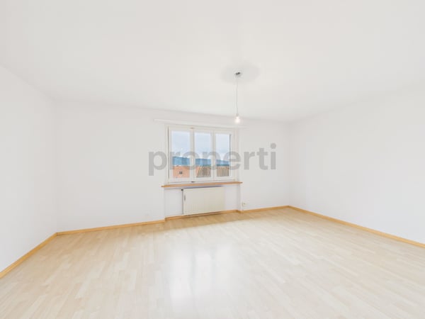Charmante 4-Zimmer-Wohnung mit Balkon, Ins 6