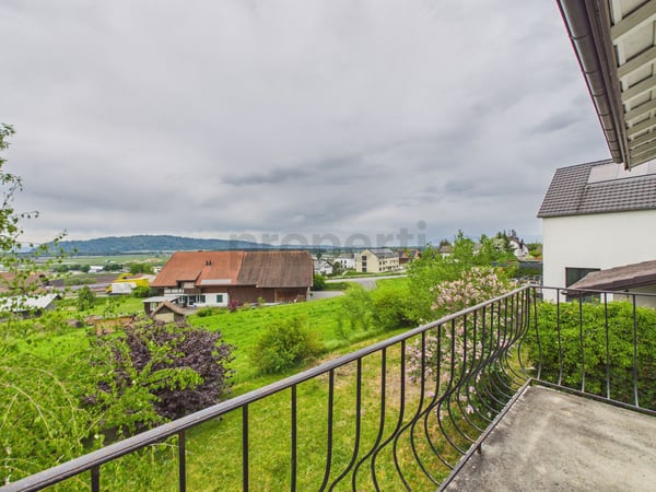 Charmante 4-Zimmer-Wohnung mit Balkon, Ins 12