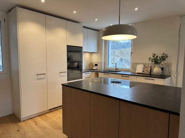 Exklusives 5.5-Zimmer-Neubau-Doppeleinfamilienhaus mit zwei Einstellplätzen 4