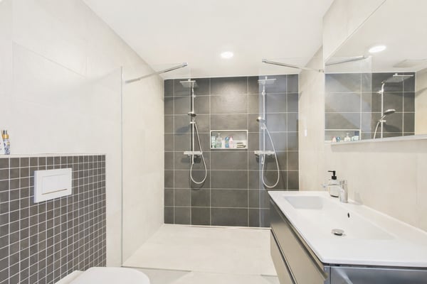 Moderne 4.5 pièces maison mitoyenne avec jardin à Courtepin 10