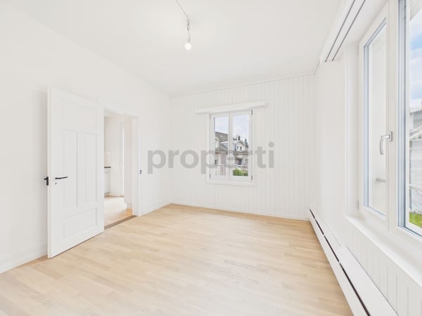 Erstvermietung nach hochwertiger Renovation: Modernes 6-Zimmer-Einfamilienhaus mit Keller und Ladestation in Niederuzwil 6