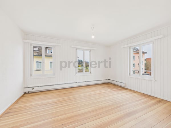 Erstvermietung nach hochwertiger Renovation: Modernes 6-Zimmer-Einfamilienhaus mit Keller und Ladestation in Niederuzwil 2