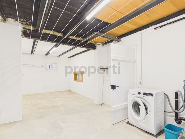 Erstvermietung nach hochwertiger Renovation: Modernes 6-Zimmer-Einfamilienhaus mit Keller und Ladestation in Niederuzwil 12