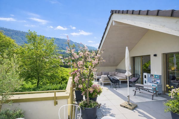 Moderne 5.5-Zimmer Dachwohnung in Erlinsbach mit wunderschöner Terrasse, von wo Sie die Abendsonne geniessen können 1