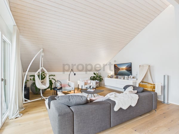 Moderne 5.5-Zimmer Dachwohnung in Erlinsbach mit wunderschöner Terrasse, von wo Sie die Abendsonne geniessen können 2