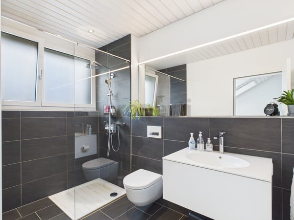 Moderne 5.5-Zimmer Dachwohnung in Erlinsbach mit wunderschöner Terrasse, von wo Sie die Abendsonne geniessen können 9
