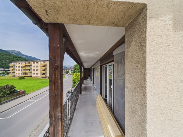 Moderne 4.5-Zimmer-Wohnung mit Balkon und Kamin in Mels 10