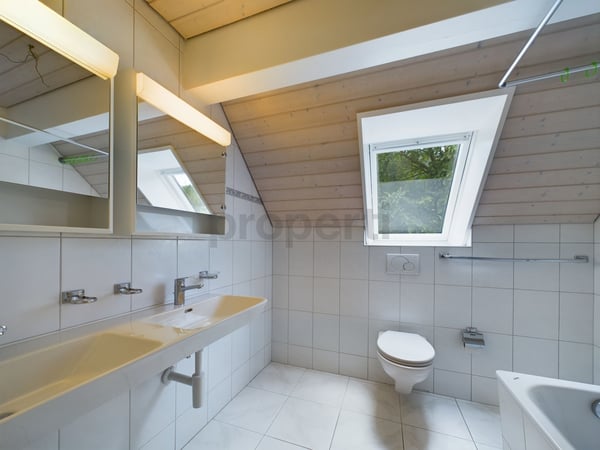 Modernes 2.5-Zimmer-Dachgeschoss mit Balkon, Grindel 6