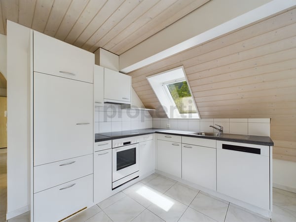 Modernes 2.5-Zimmer-Dachgeschoss mit Balkon, Grindel 4