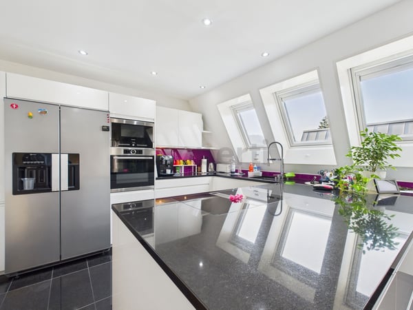 Exklusive Attikawohnung mit 40 m² Dachterrasse & Wintergarten - Privatsphäre, Komfort in Widnau 4