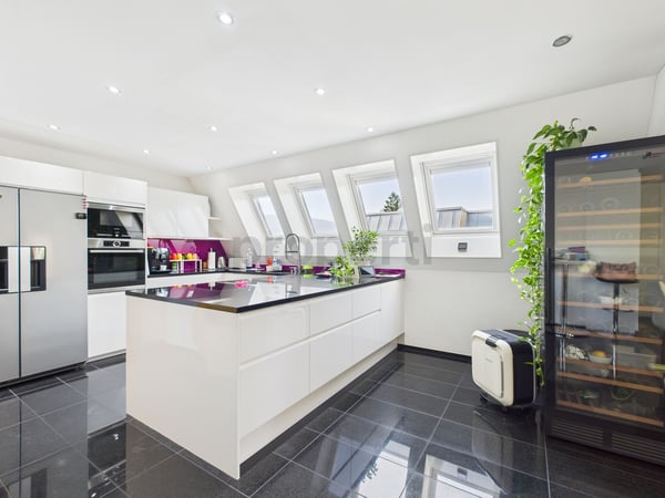 Exklusive Attikawohnung mit 40 m² Dachterrasse & Wintergarten - Privatsphäre, Komfort in Widnau 5