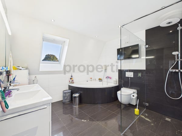 Exklusive Attikawohnung mit 40 m² Dachterrasse & Wintergarten - Privatsphäre, Komfort in Widnau 8