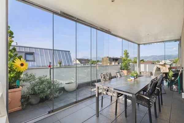Exklusive Attikawohnung mit 40 m² Dachterrasse & Wintergarten - Privatsphäre, Komfort in Widnau 1