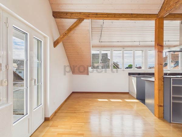 Modern 3.5-Zimmer-Dachwohnung mit Balkon, Obfelden 2