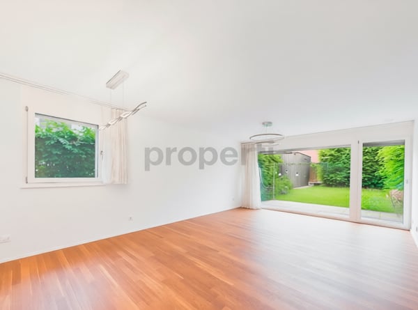 Modernes 5.5-Zimmer-Reihenhaus mit Minergie-Standard und Einstellhalle, Hüttikon 1