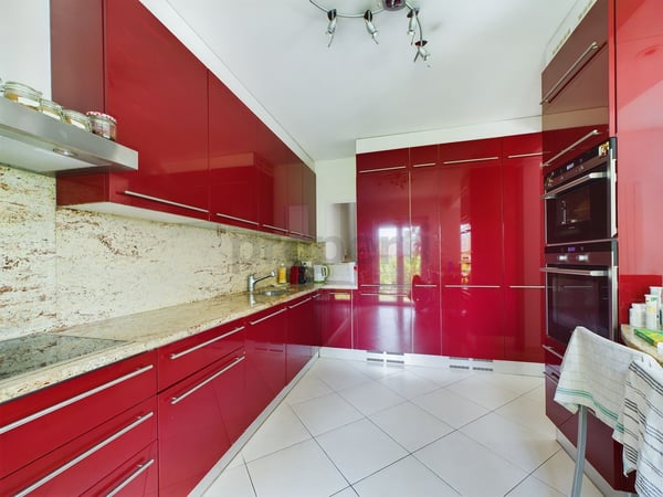 Modernes 7.5-Zimmer-Einfamilienhaus in Caslano mit Blick ins Grüne / Vendiamo casa indipendente 7.5 a Caslano - bellissimo quartiere vicino al Lago 4