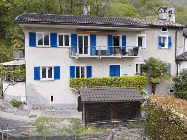 Casa unifamiliare con due unità abitative indipendenti a Mezzovico-Vira, ammessa residenza secondaria. 1