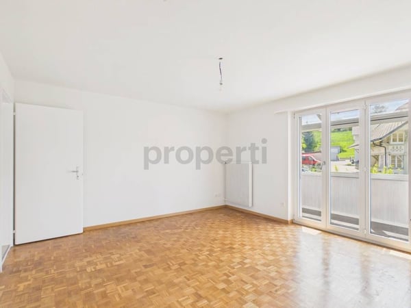 Charmante 3.5 Zimmer Wohnung mit sonnigen Wintergarten 2