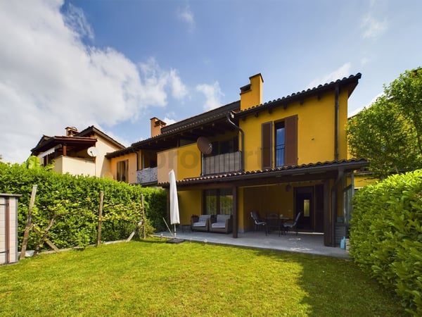Einladendes 4.5-Zimmer-Reihenhaus in Caslano / Invitante casa a schiera di 4,5 locali a Caslano 1