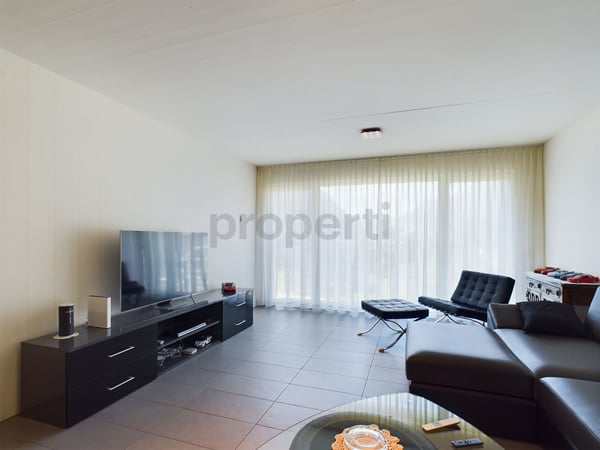 Moderne 3.5-Zimmer-Wohnung mit Garage in BiascaModerno appartamento di 3,5 locali con garage a Biasca 2