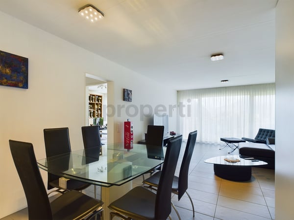 Moderne 3.5-Zimmer-Wohnung mit Garage in BiascaModerno appartamento di 3,5 locali con garage a Biasca 1