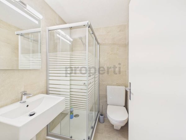Grosszuegiges 6-Zimmer-Einfamilienhaus mit Pool, Wünnewil 11