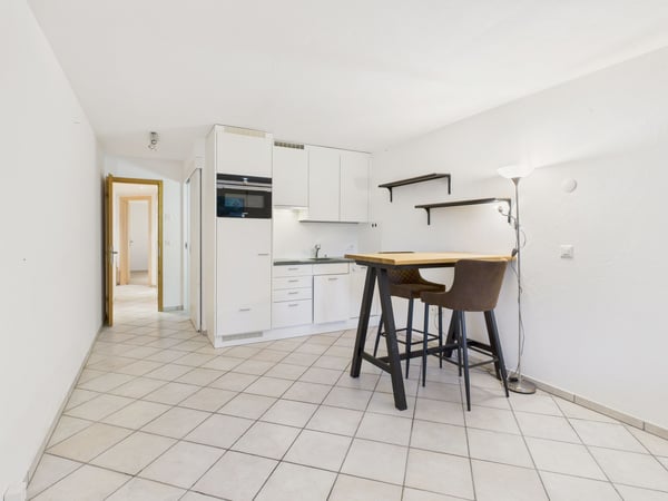 Wohnen mit Aussicht - charmante 2.5-Zimmer-Zweitwohnung mit grossem Gartensitzplatz und Bergblick in Laax-Dorf 2