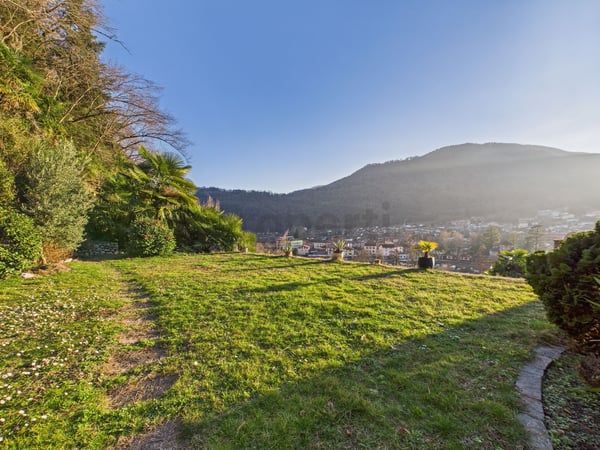 Spaziosa villa 5.5 locali con ampio giardino e vista aperta a Caslano 11