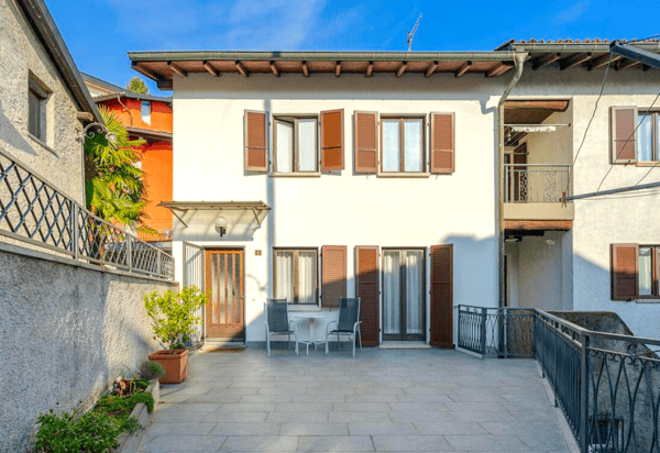 Elegante casa indipendente di 4.5 locali con garage, nel nucleo di Gravesano 1