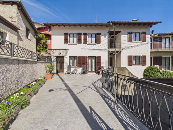 Elegante casa indipendente di 4.5 locali con garage, nel nucleo di Gravesano 12