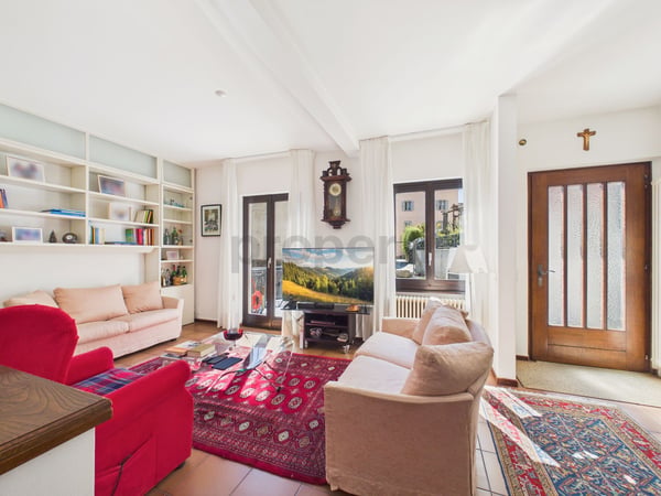 Elegante casa indipendente di 4.5 locali con garage, nel nucleo di Gravesano 4