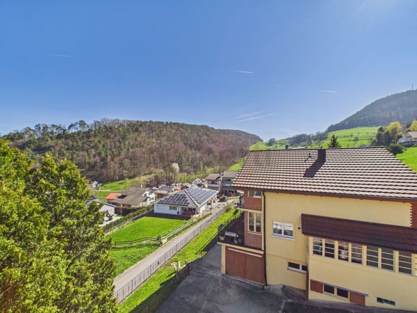 Wunderschöne, charmante und grosse 3.5-Zimmer-Dachgeschosswohnung in Grindel mit Cheminéeofen 9