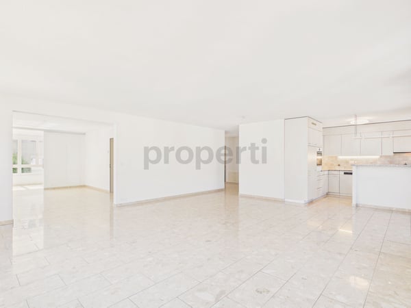 Neu renovierte 4.5-Zimmer-Elegantwohnung mit eigenem Parkplatz, Bubendorf 2