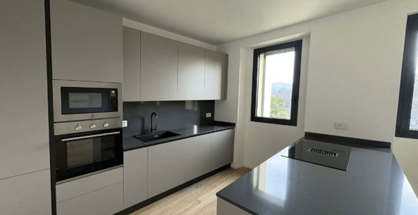 Moderno Appartamento di 3.5 Locali al Piano Terra con Vista Lago a Pura - Comfort in Posizione Tranquilla 3