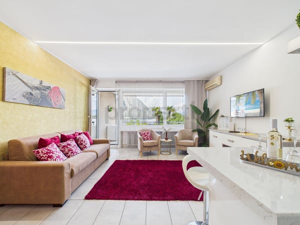 Appartamento 2.5 locali con vista lago e piscina condominiale - ideale come residenza primaria, secondaria o investimento per affitti brevi! 1