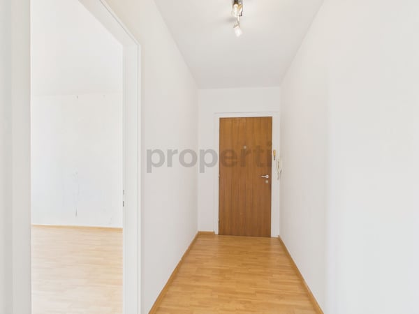 Modern 2-Zimmer-Apartment mit Balkon, Basel 6
