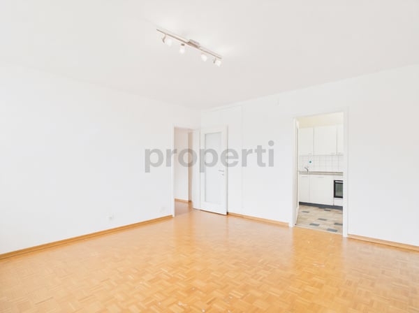 Modern 2-Zimmer-Apartment mit Balkon, Basel 4