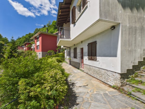 Elegante villa 4 locali con balcone ristrutturata, Agno 12