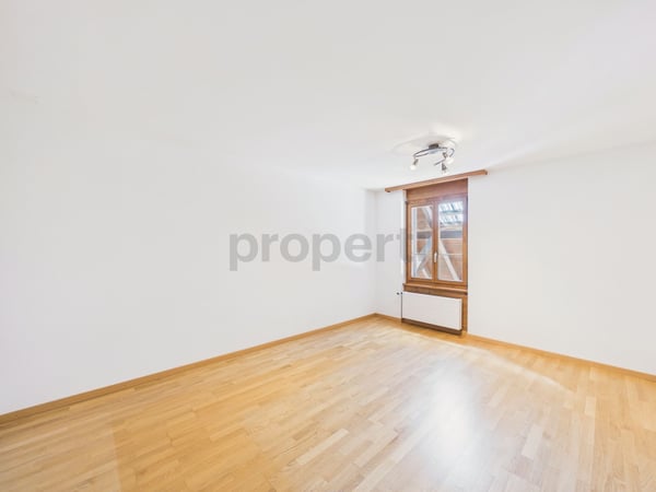 Moderne 3.5-Zimmer-Wohnung mit grosszügigem Grundriss und sonnigem Aussenbereich in Utzigen 11