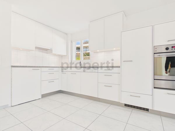 Moderne 3.5-Zimmer-Wohnung mit grosszügigem Grundriss und sonnigem Aussenbereich in Utzigen 7