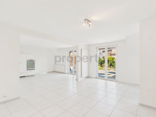 Moderne 3.5-Zimmer-Wohnung mit grosszügigem Grundriss und sonnigem Aussenbereich in Utzigen 4