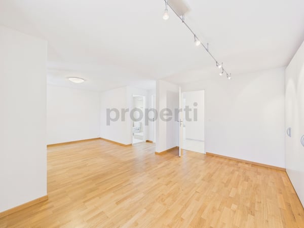Moderne 3.5-Zimmer-Wohnung mit grosszügigem Grundriss und sonnigem Aussenbereich in Utzigen 9