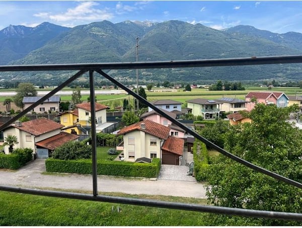 Ampio appartamento di 4 locali a Cadenazzo 6