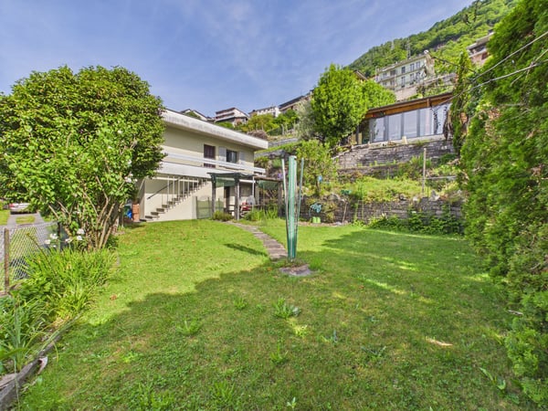 Spaziosa casa multifamiliare con grande potenziale a Riazzino 1