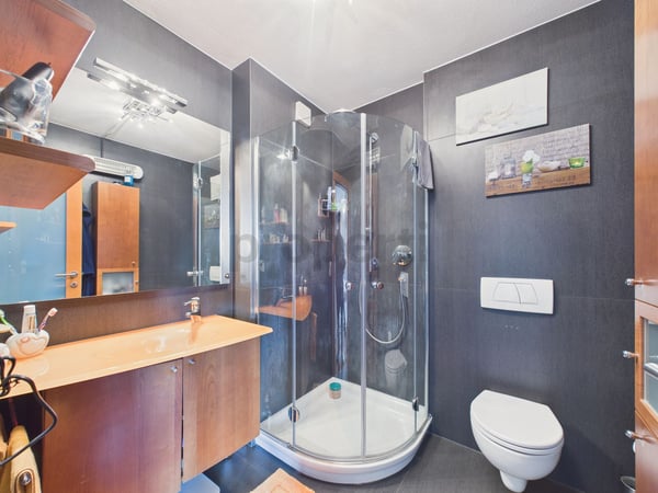 Elegante casa indipendente 6.5 locali con giardino e vista aperta a Davesco-Soragno 8
