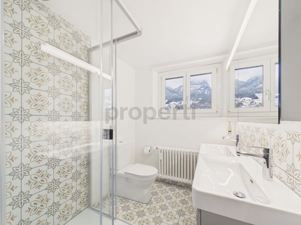 Neu renovierte 4-Zimmer-Elegantwohnung mit Balkon in Schwyz 2