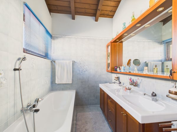 Elegante villa 7 locali con ampio giardino a Stabio 9