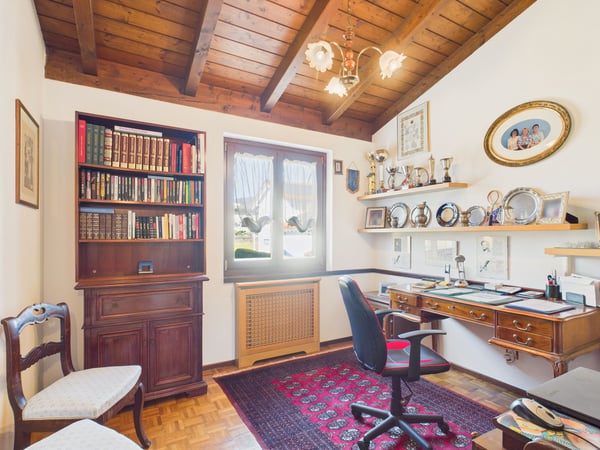 Elegante villa 7 locali con ampio giardino a Stabio 8