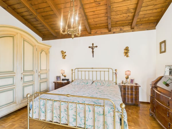 Elegante villa 7 locali con ampio giardino a Stabio 6