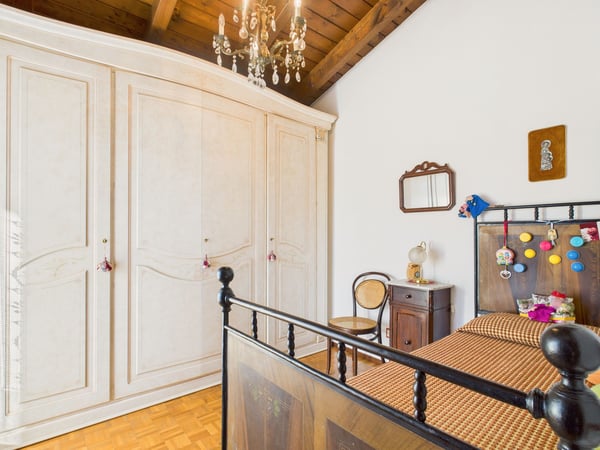 Elegante villa 7 locali con ampio giardino a Stabio 7